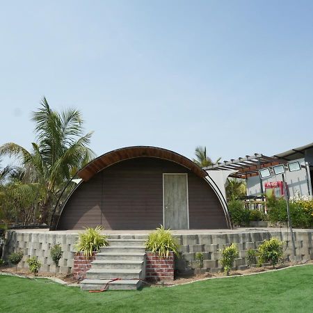 Palm Beach Resort Valsad Exteriör bild